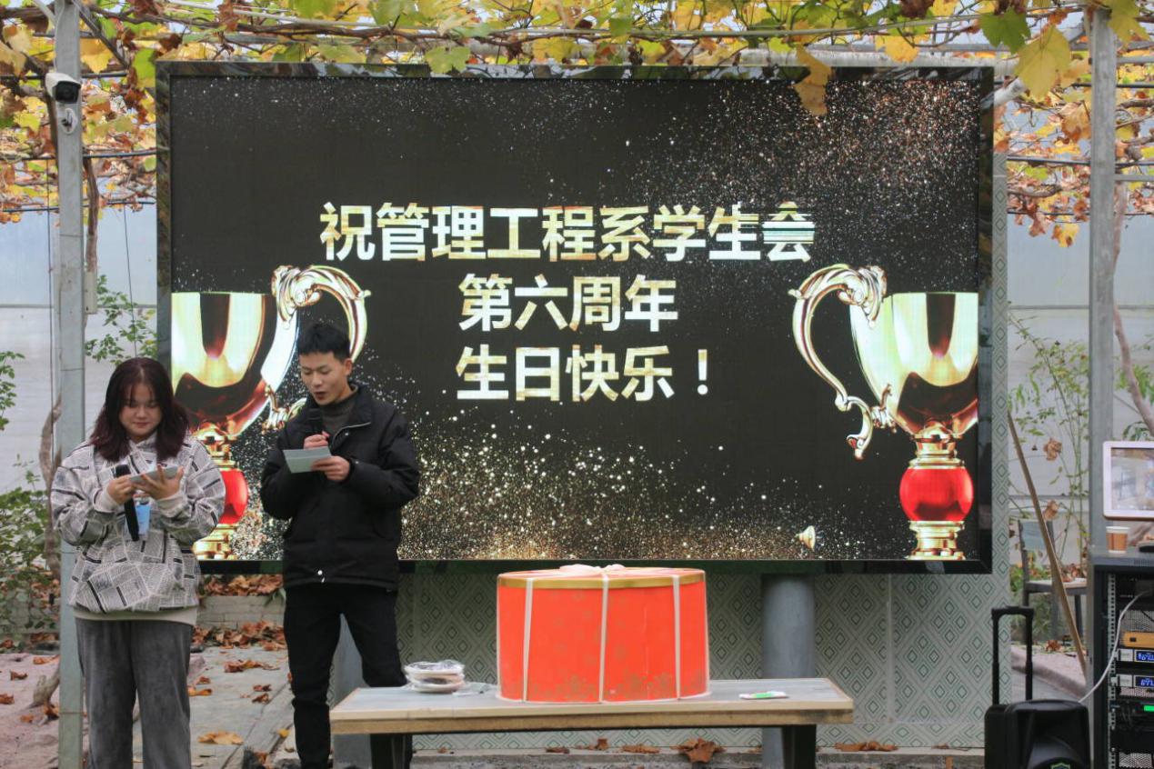 湛江海关在跨境电商渠道查获涉嫌侵犯商标权手提包49个